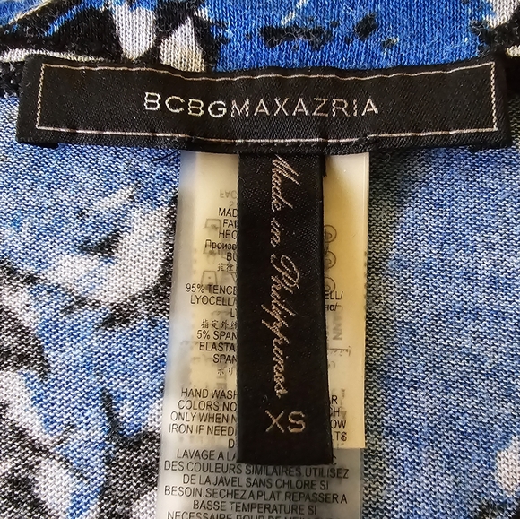 💙BCBGMaxAzria Blue Black & White Geo Print Long Sleeve V-Neck Top, XS - Picture 4 of 5